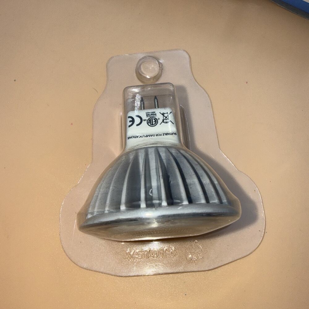 Sylvania MR16. 6watt 12VDC,700 Lumens,3000k Warm Light Dimmable Lightbulb